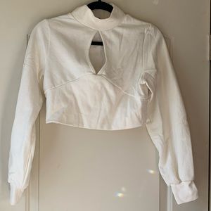 Woman’s White long sleeve crop top